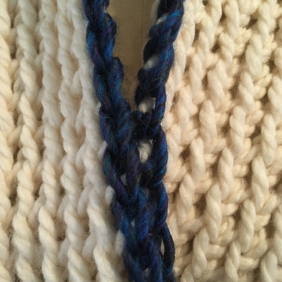 NWT “Abigail English” Chunky Infinity Scarf. - Picture 4 of 8